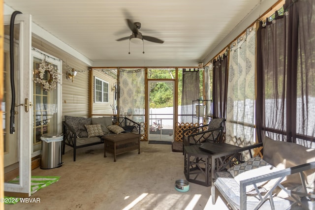 sunroom / solarium featuring ceiling fan