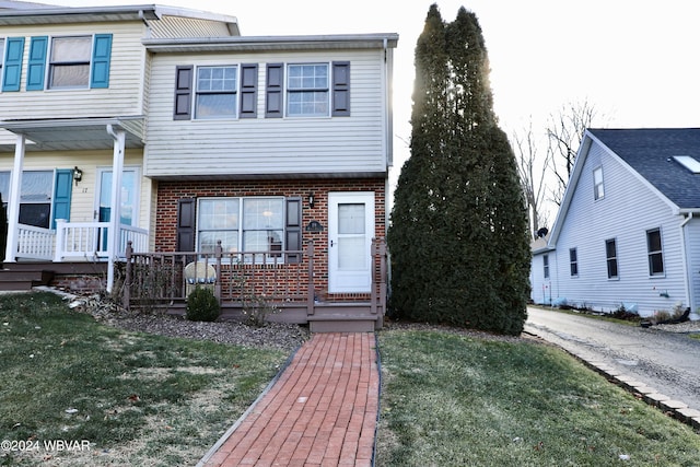 view of front of house featuring a front yard and covered porch