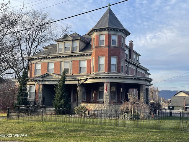 view of front of home featuring covered porch and a front lawn