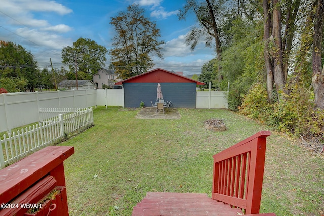 view of yard with a fenced backyard and an outdoor structure