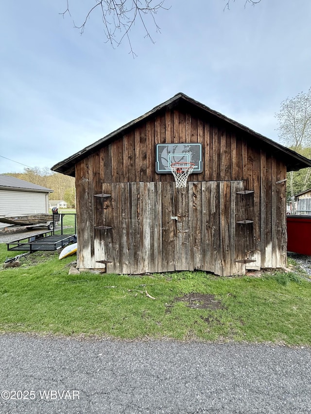 view of outbuilding with an outbuilding