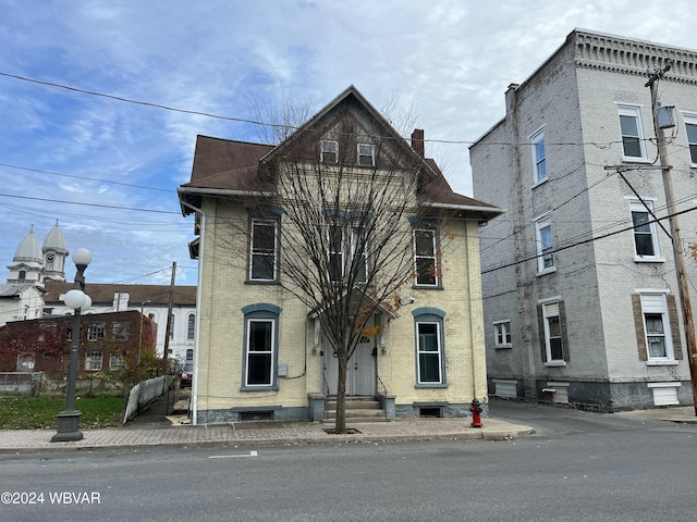 view of front facade