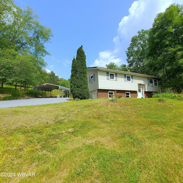 exterior space featuring a front lawn and a carport