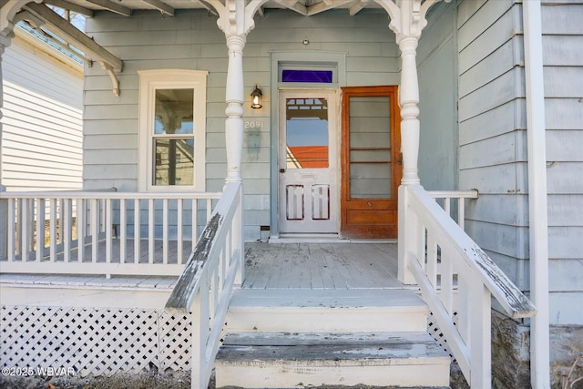 property entrance featuring a porch