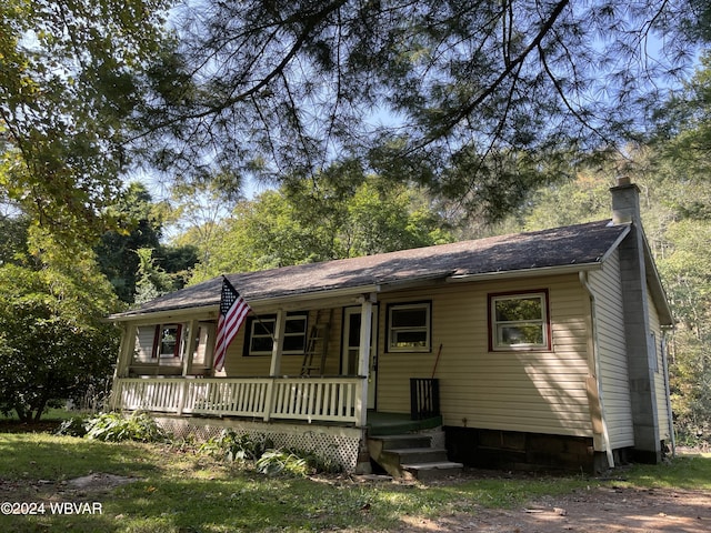 view of front of property featuring covered porch