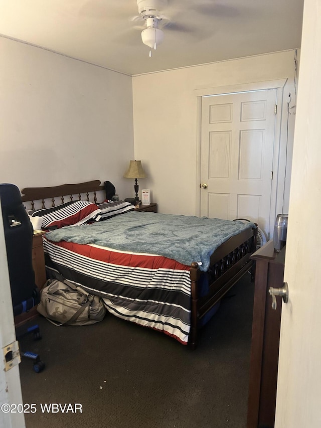 bedroom with ceiling fan