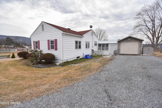 view of front facade featuring an attached garage, driveway, and a front yard