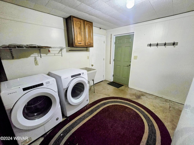 laundry room with cabinets and washing machine and clothes dryer