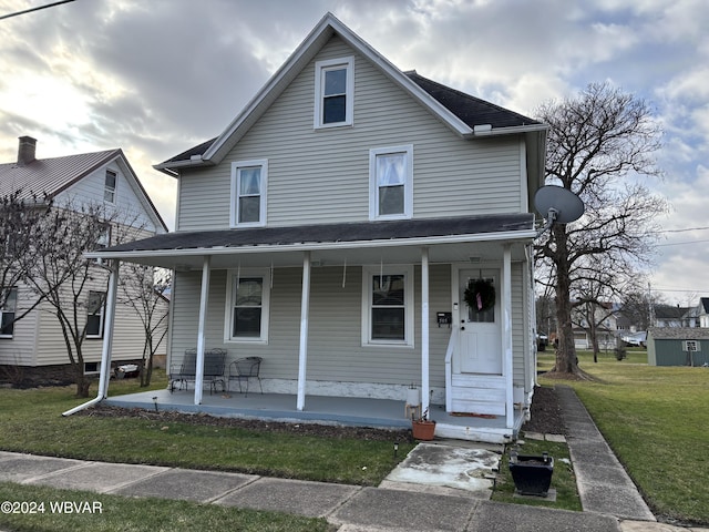 view of front of home featuring a front lawn