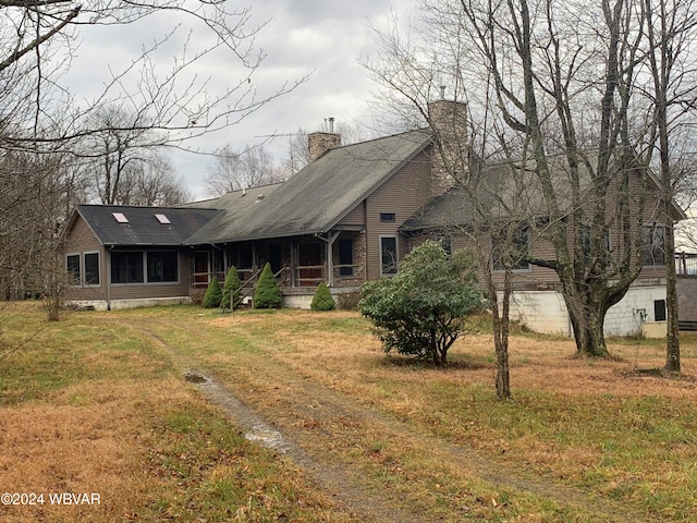 back of house featuring a yard