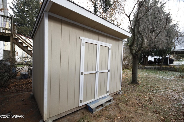 view of outbuilding