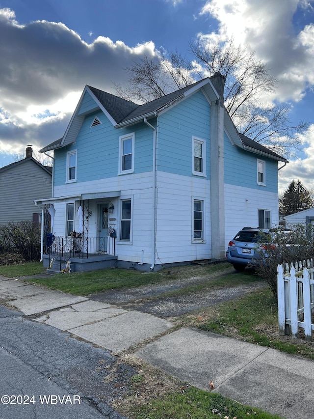 view of front of property