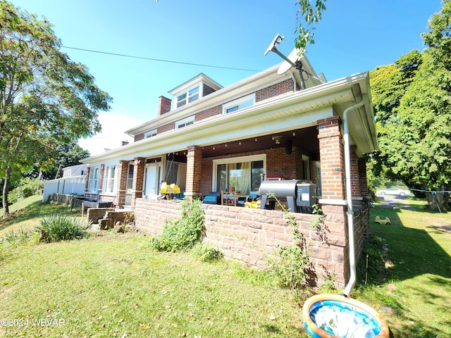 view of front facade with covered porch and a front yard