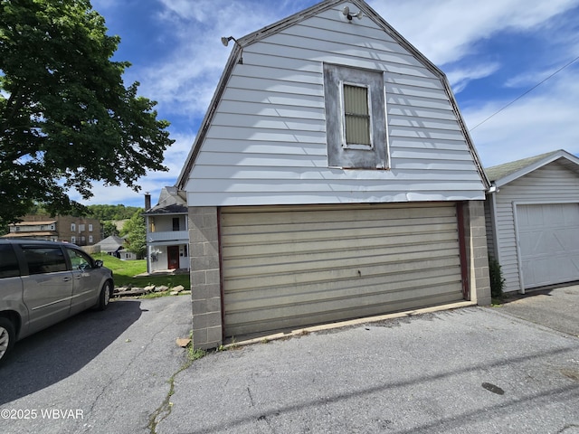 1013 Allegheny St, Jersey Shore, PA 17740 - view of garage