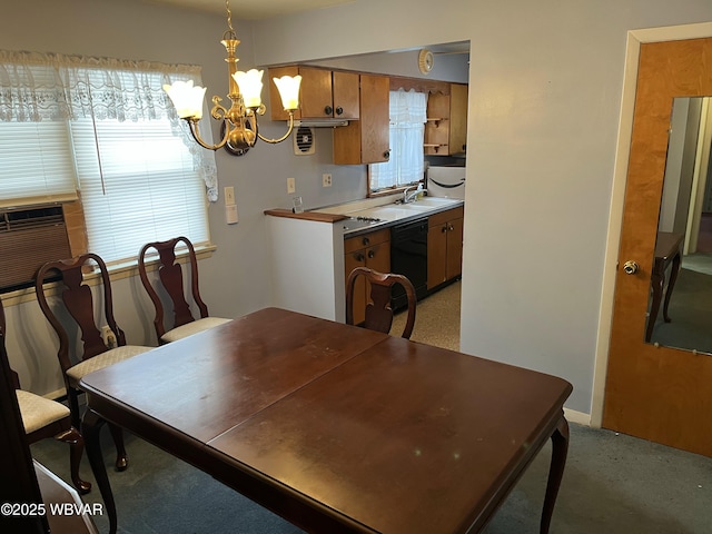 dining area featuring a healthy amount of sunlight, cooling unit, a notable chandelier, and sink