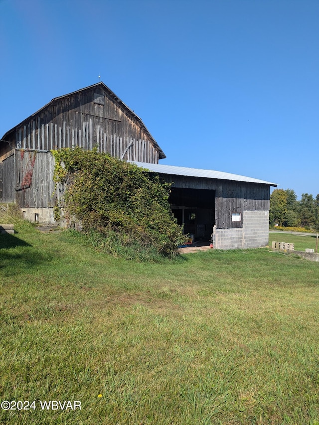 exterior space with an outbuilding