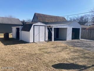 view of outbuilding featuring an outbuilding