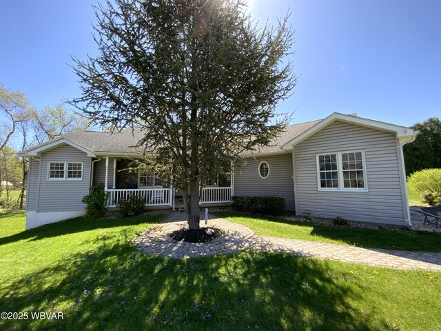 32 Chestnut Ct, Jersey Shore, PA 17740 - single story home with a porch and a front lawn