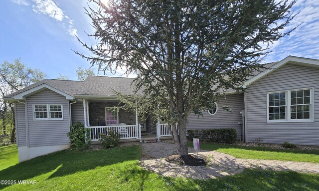 32 Chestnut Ct, Jersey Shore, PA 17740 - ranch-style home featuring a porch and a front yard
