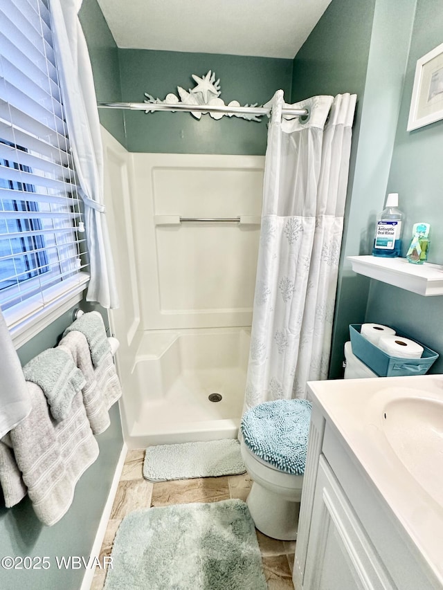 15 Hillview Ave, Williamsport, PA 17701 - full bath with toilet, a shower with curtain, and vanity