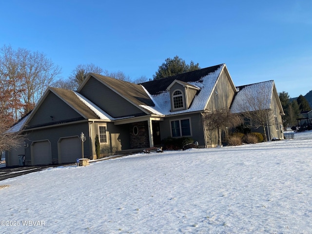 view of front facade featuring a garage