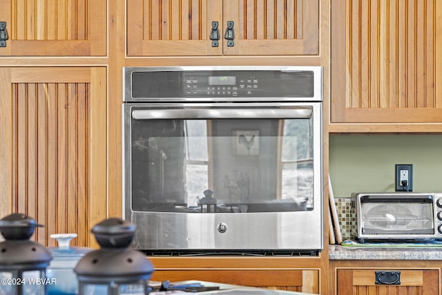 room details featuring a toaster