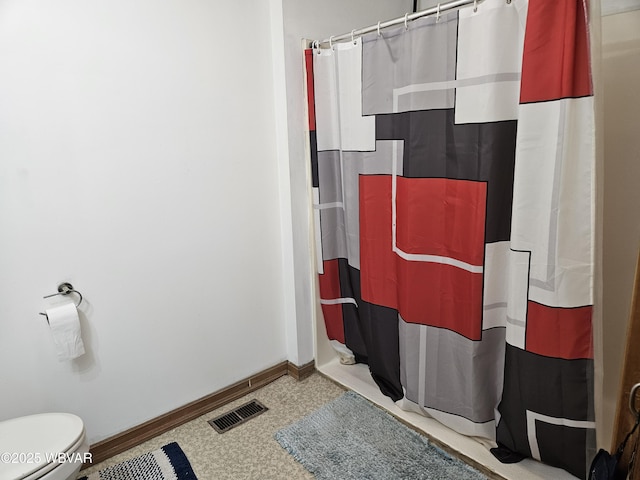 93 Woodside Rd, Danville, PA 17821 - bathroom with toilet, baseboards, and curtained shower