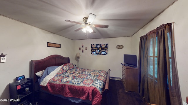 bedroom featuring ceiling fan