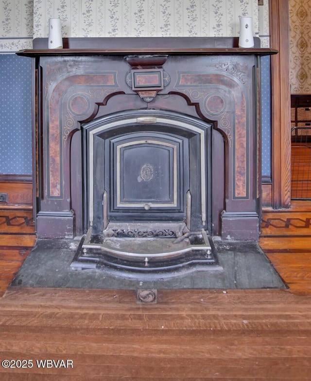 2177 N Williamson Rd, Covington, PA 16917 - detailed view of wallpapered walls