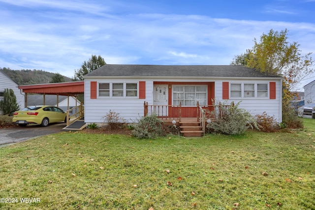 view of front of property with a carport and a front yard