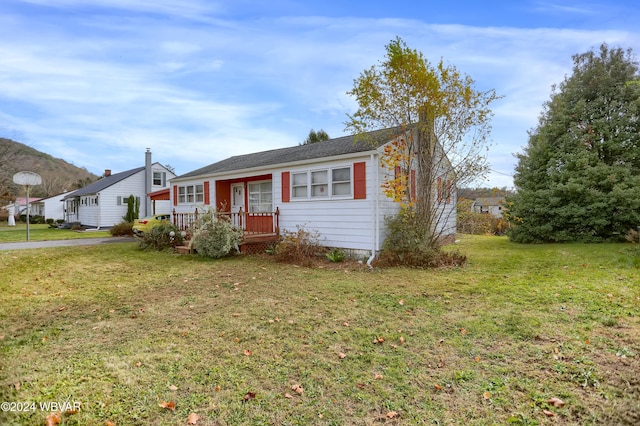 ranch-style home featuring a front yard