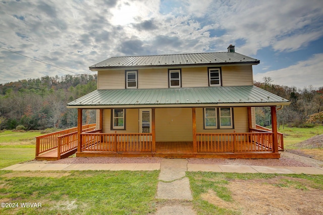 view of front facade featuring covered porch and a front lawn