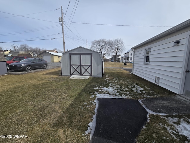 view of yard featuring a storage shed and an outdoor structure