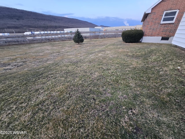 view of yard with a mountain view