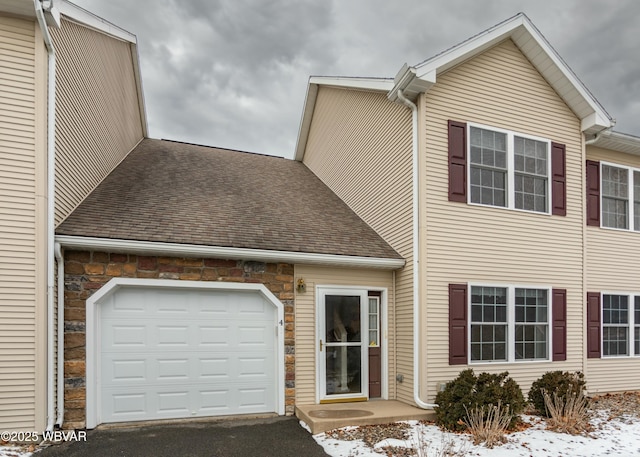 view of front facade with a garage