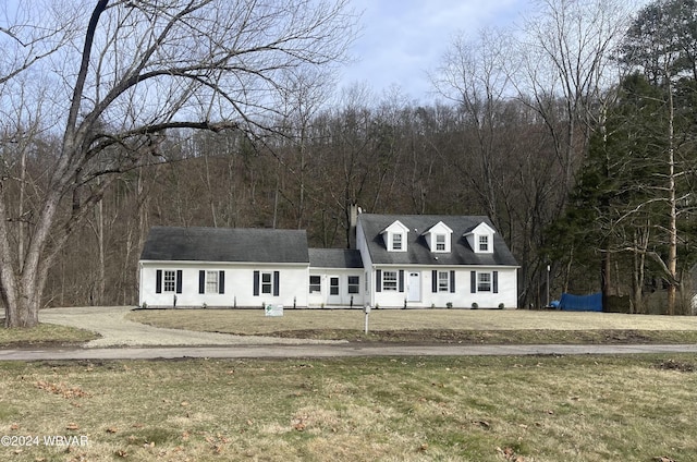 cape cod house featuring a front lawn