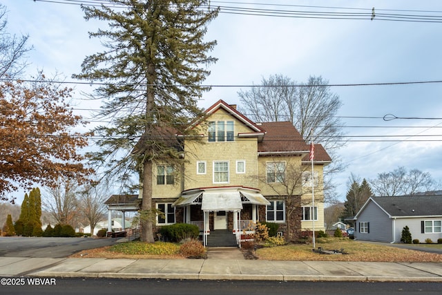 view of front of property