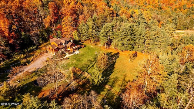 bird's eye view featuring a wooded view