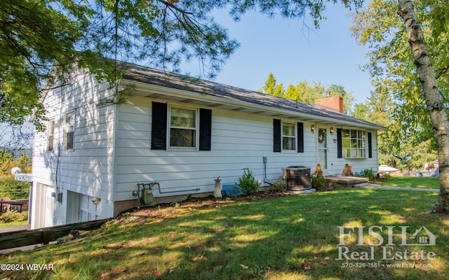 single story home featuring central AC and a front lawn