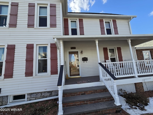 view of front facade featuring a porch