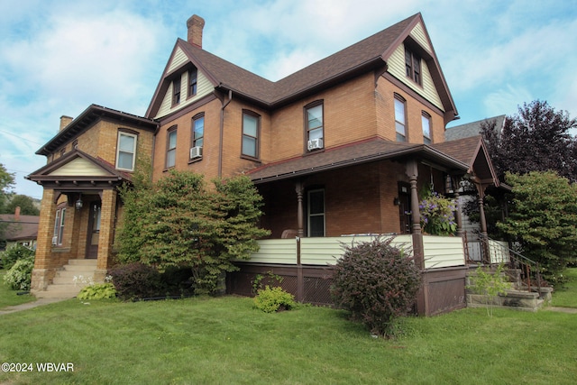 view of front of house featuring a front yard