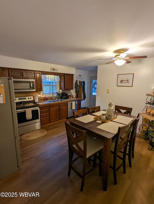 dining area featuring dark wood-style floors and ceiling fan