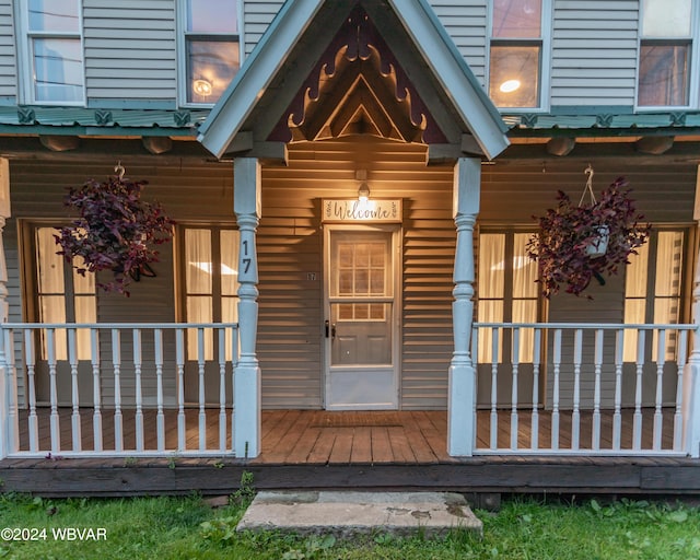 doorway to property with covered porch