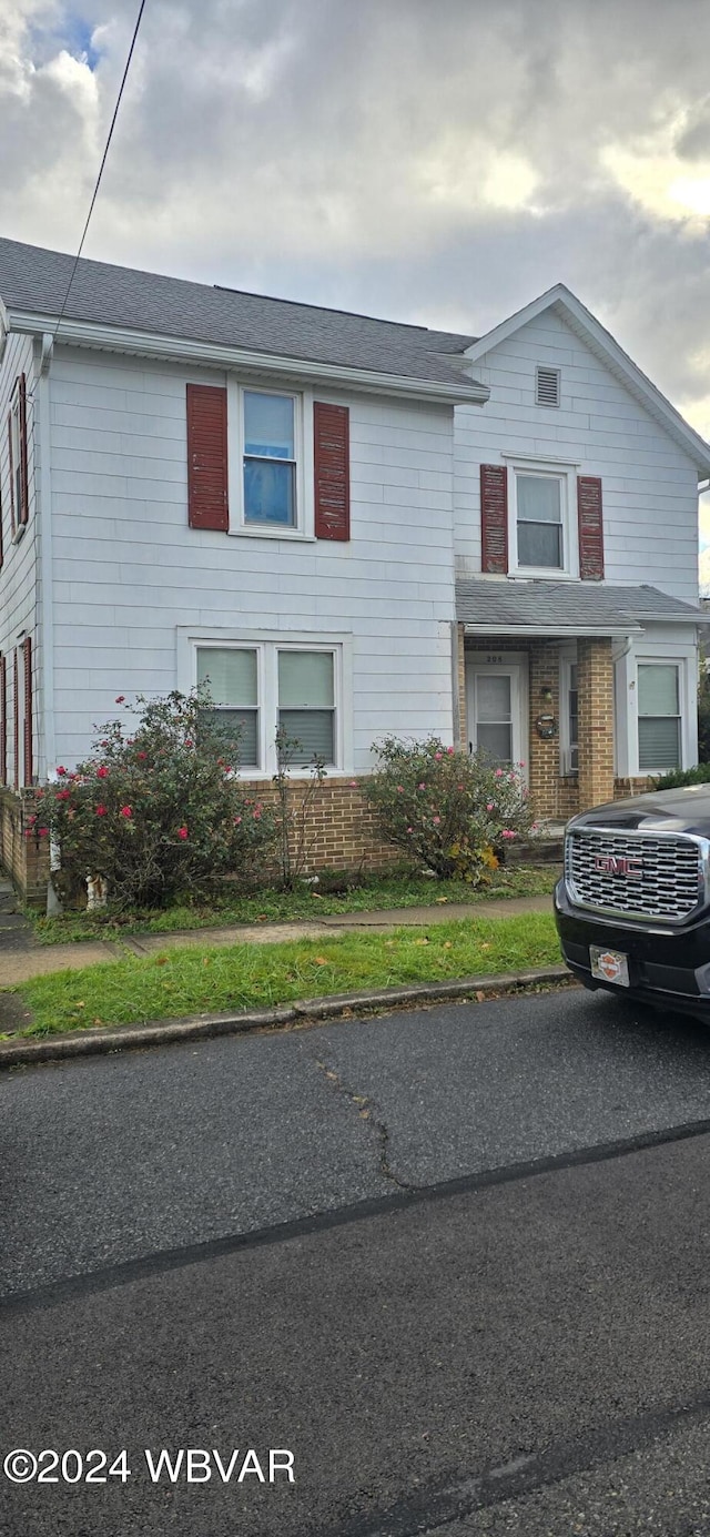 view of front of home