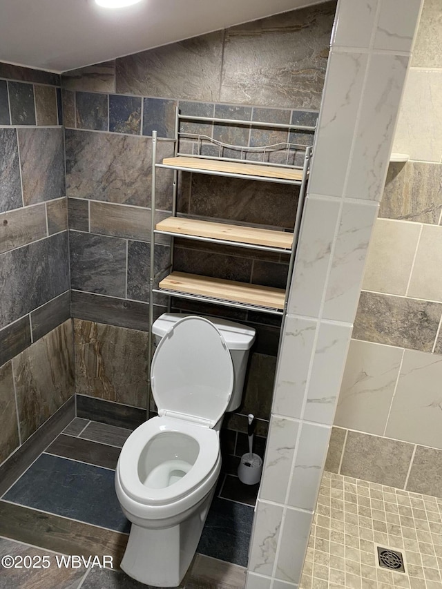 123 Broad St, Watsontown, PA 17777 - full bath featuring tiled shower and tile walls