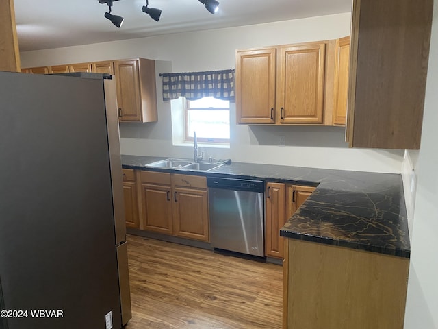 kitchen featuring sink, light wood-type flooring, stainless steel appliances, and track lighting