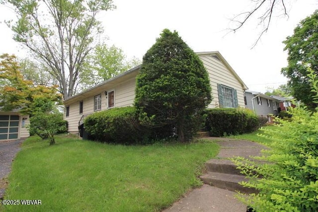 1714 Princeton Ave, Williamsport, PA 17701 - view of side of home with a lawn
