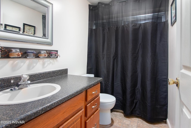 bathroom with curtained shower, toilet, and vanity
