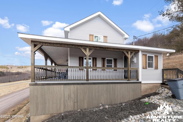 farmhouse featuring covered porch