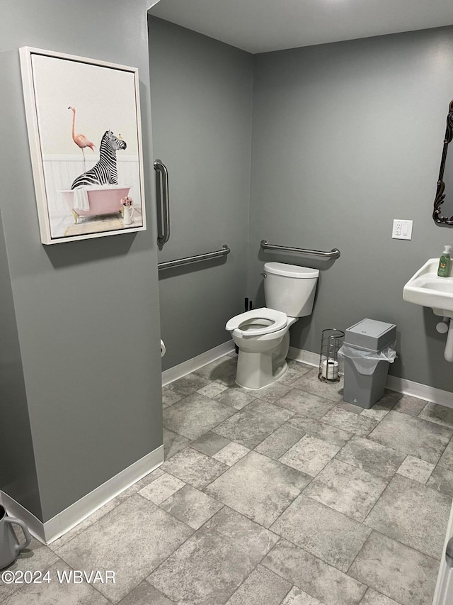 bathroom featuring toilet